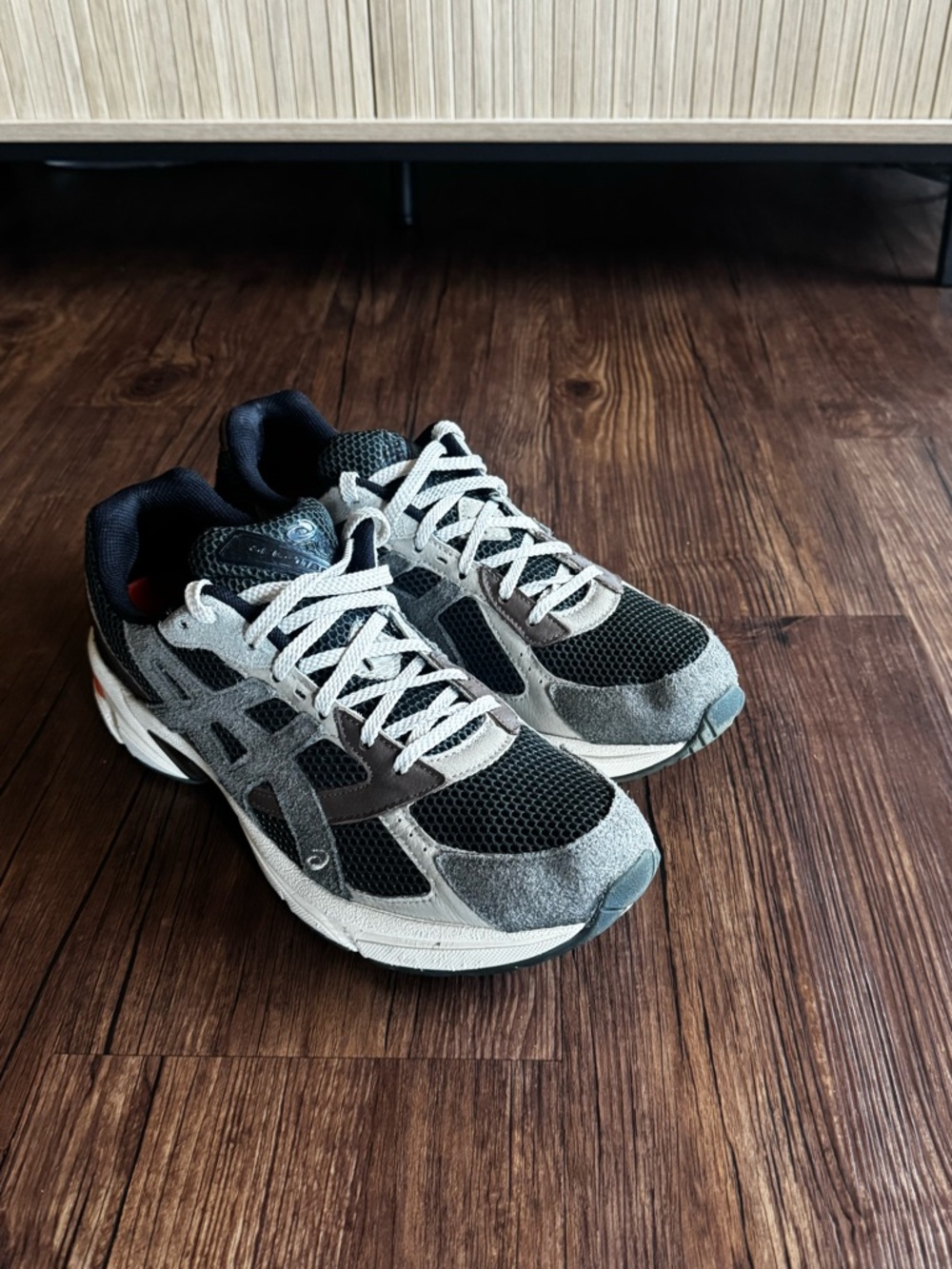 Asics Men’s Gray and Brown Mesh Athletic Sneakers with White Soles - Picture 5 of 5